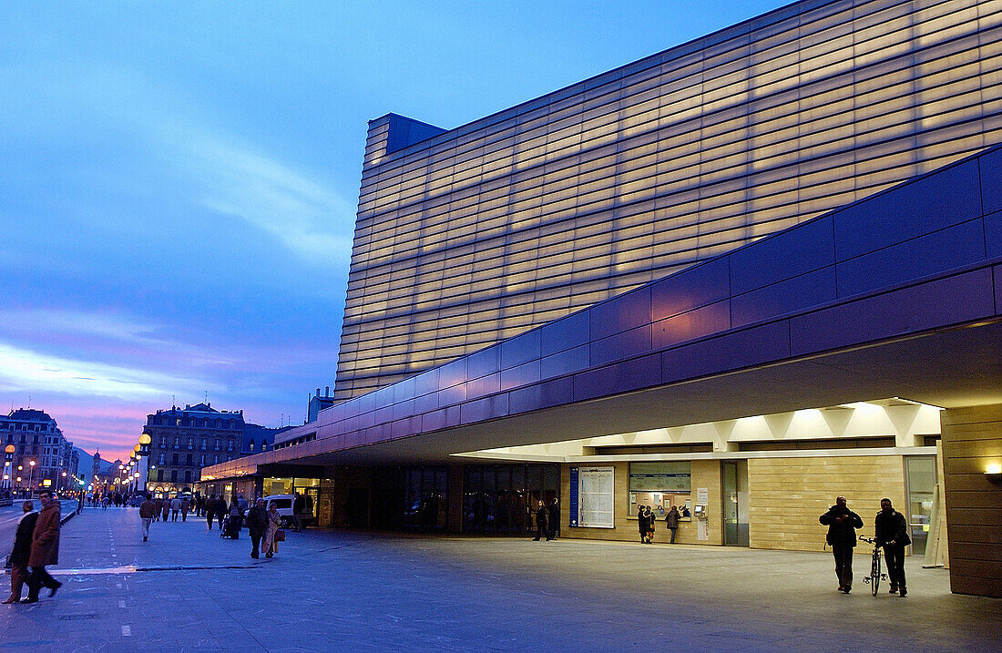 Kursaal Center von Rafael Moneo und Zurriola-Promenade. San Sebastián, Guipúzcoa. Euskadi, Spanien