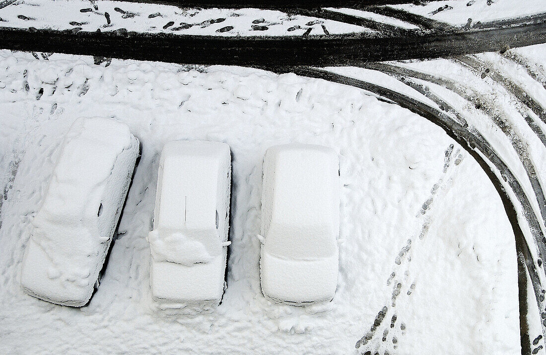 Schneebedeckter Parkplatz. Legazpi. Guipúzcoa, Spanien