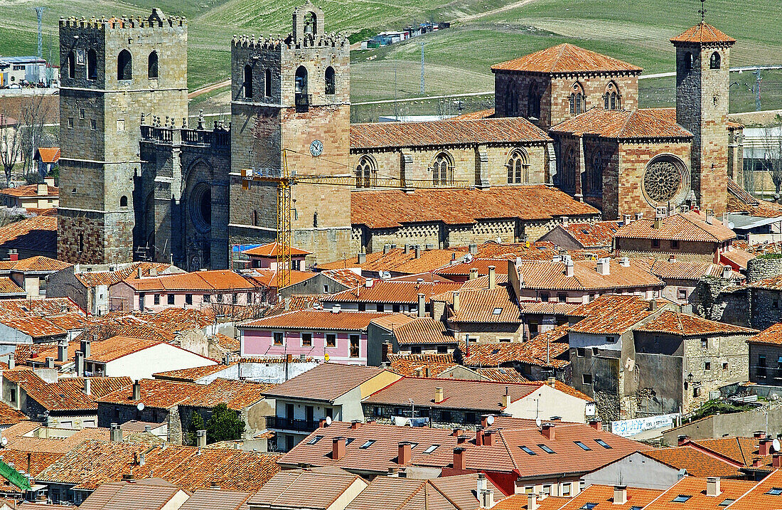 Zisterzienserkathedrale aus dem 12-14. Sigüenza. Provinz Guadalajara, Spanien