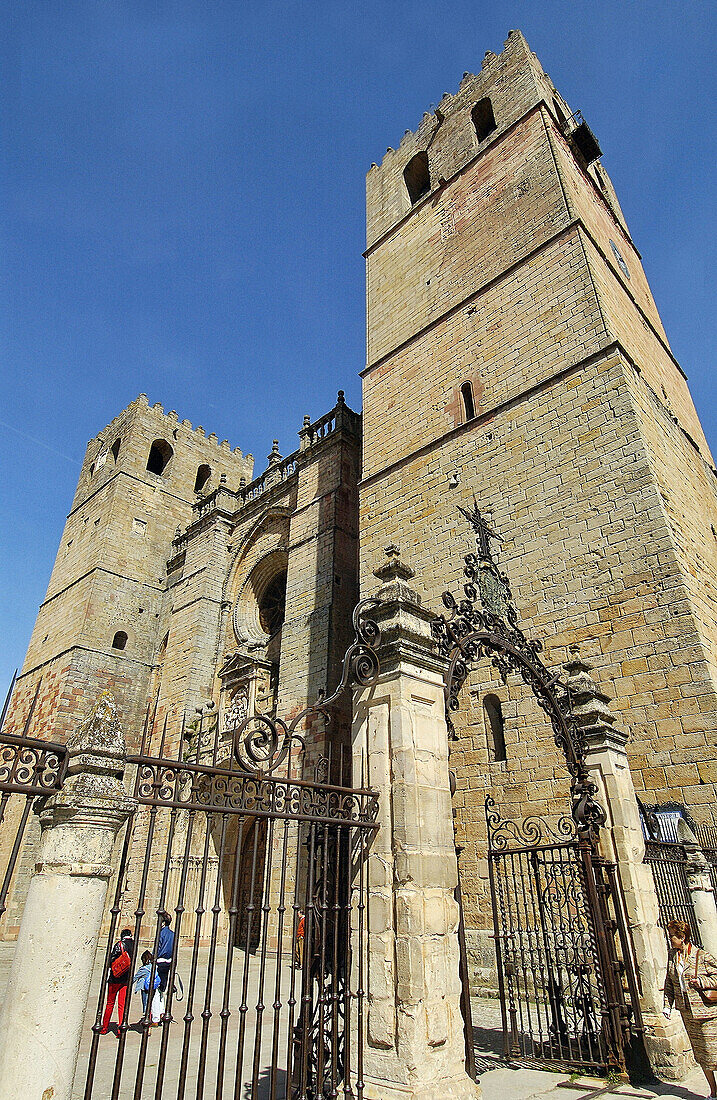 Zisterzienser-Kathedrale aus dem 12-14. Sigüenza. Provinz Guadalajara, Spanien