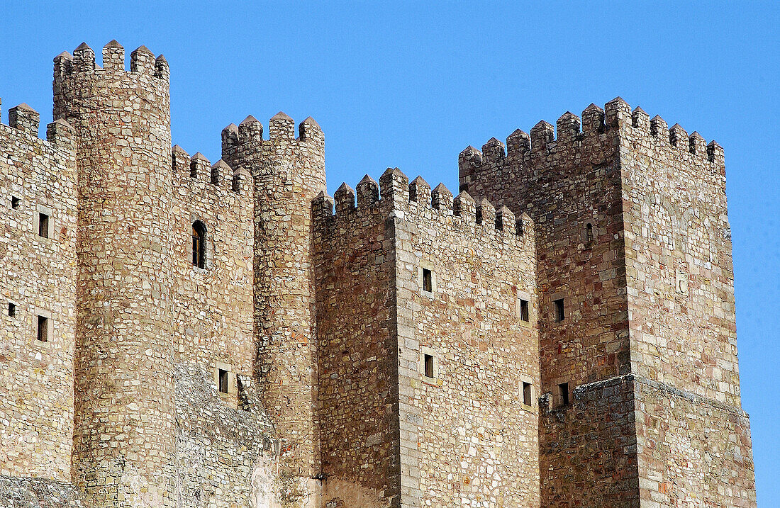 Schloss (heute ein staatliches Hotel), alte arabische Alcazaba. Sigüenza. Provinz Guadalajara, Spanien