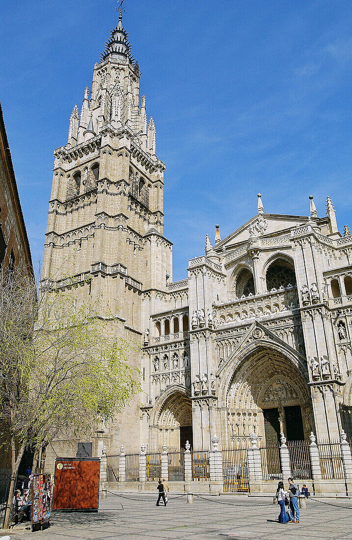 Gothic cathedral built 13-15th century at Plaza del Consistorio. Toledo. Spain