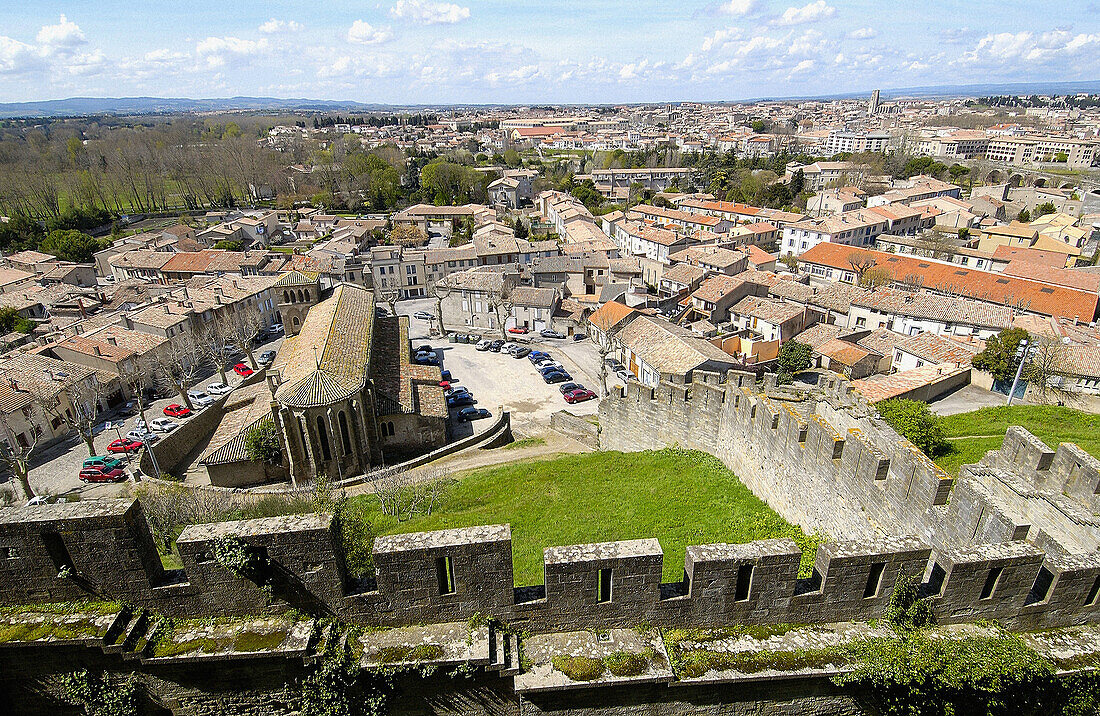St. Gimer s church in La Cité, Carcassonne medieval fortified town. Aude, Languedoc-Roussillon, France