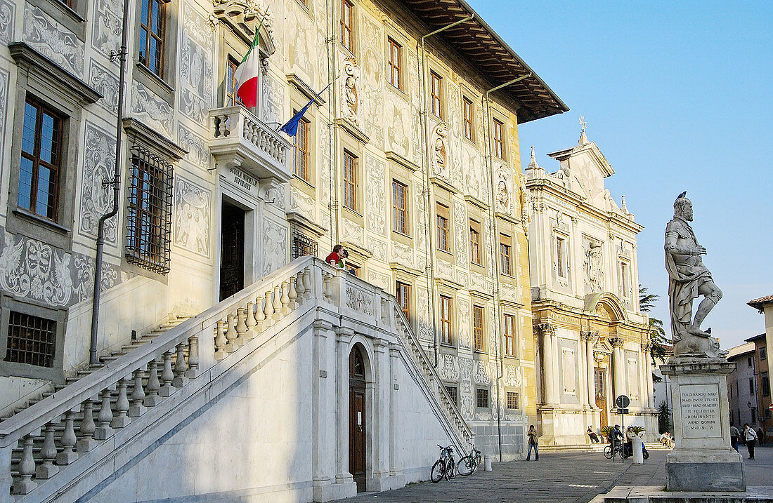 Palazzo della Carovana dei Cavalieri und Kirche Santo Stefano auf der Piazza dei Cavalieri von Giorgio Vasari. Pisa. Italien