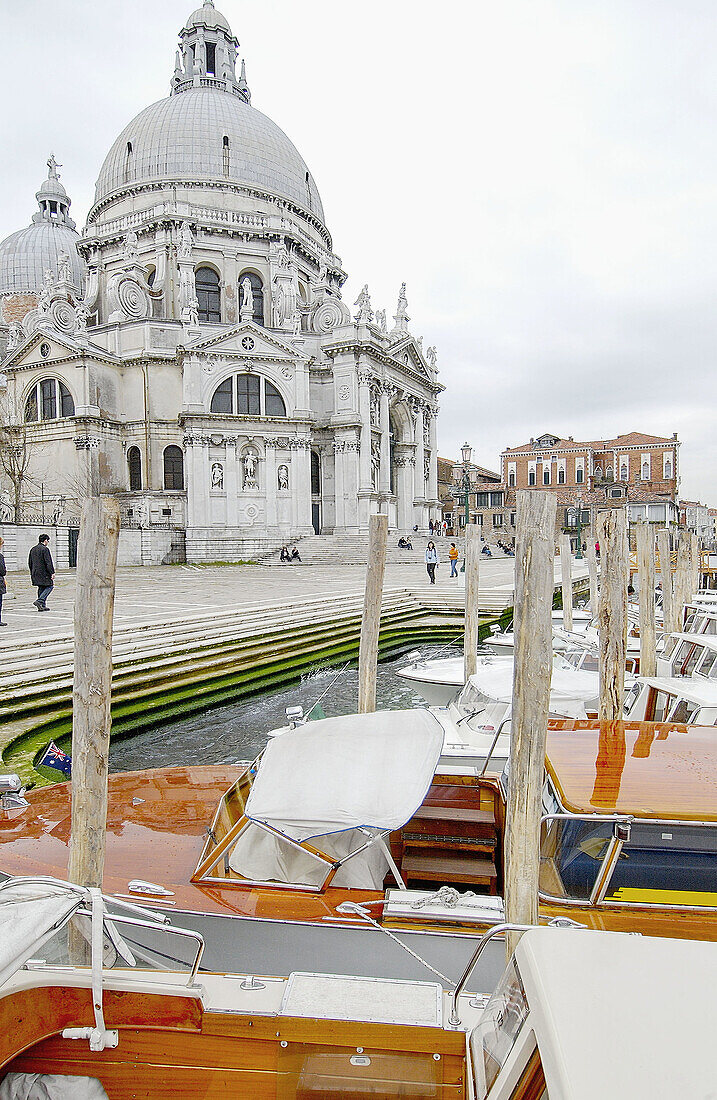 Kirche Santa Maria della Salute vor dem Canal Grande. Venedig. Venetien, Italien