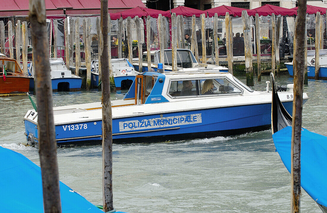 Polizeiboot. Großer Kanal. Venedig. Italien