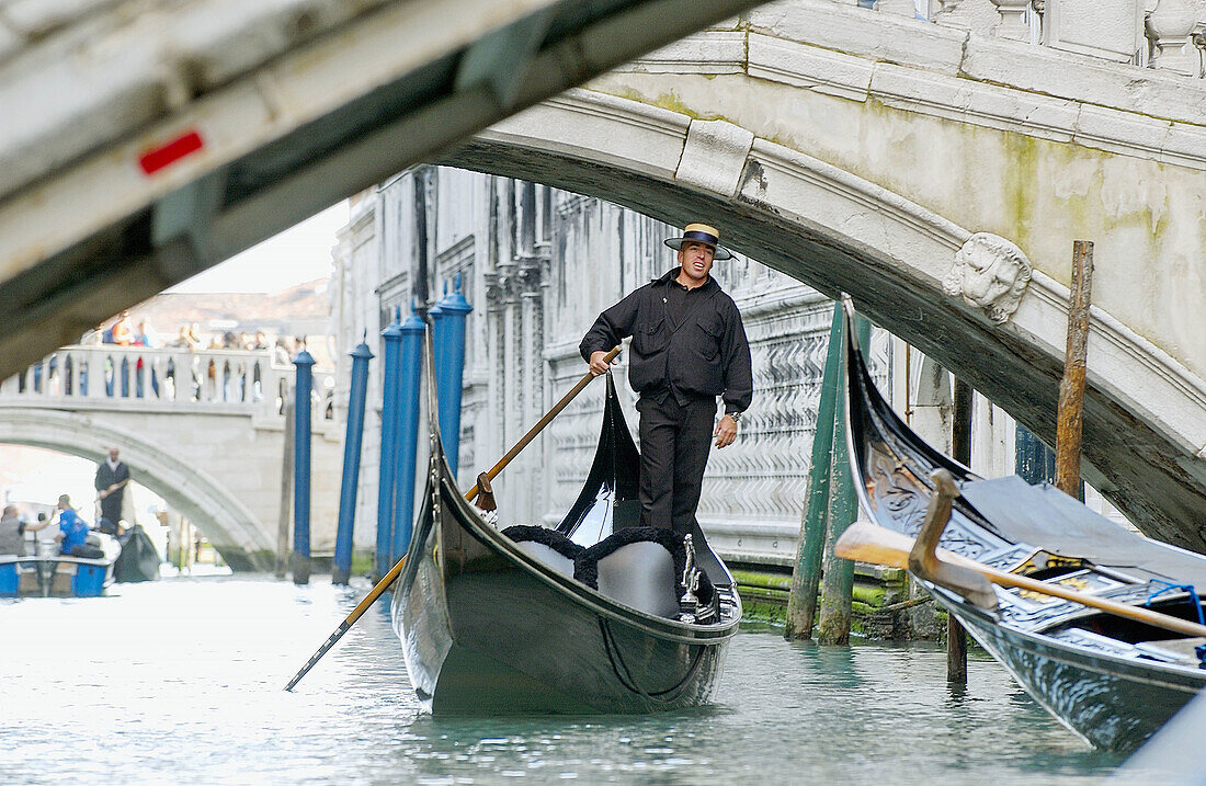 Gondeln. Rio di Palazzo. Venedig. Italien