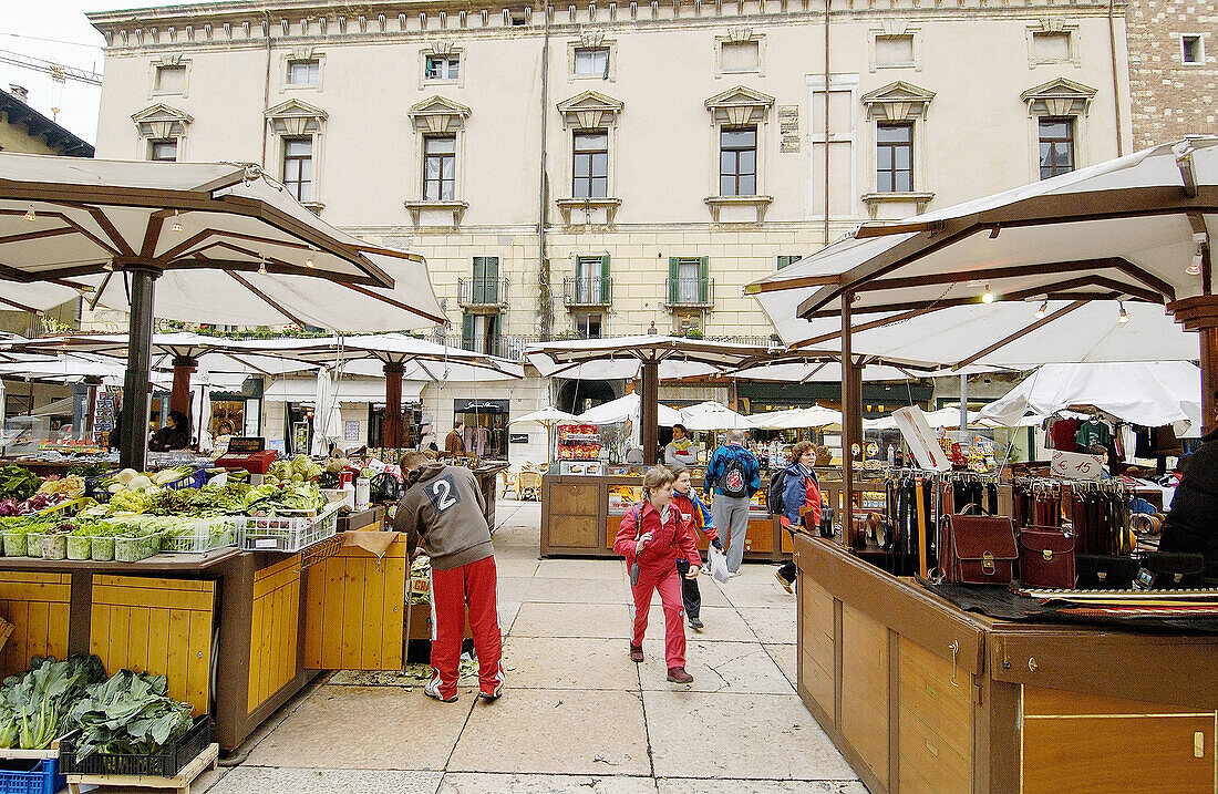 Piazza delle Erbe. Verona. Venetien, Italien