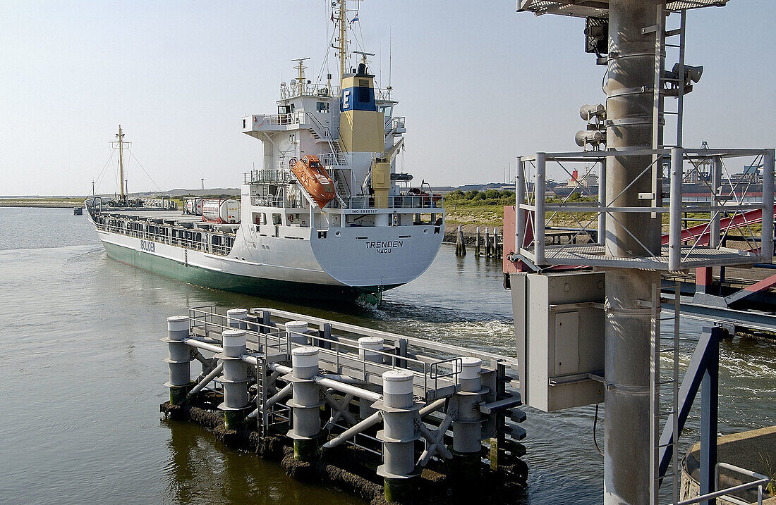 Noordersluis (Nordschleuse) im Noordzeekanaal (Nordseekanal). Ijmuiden. Niederlande