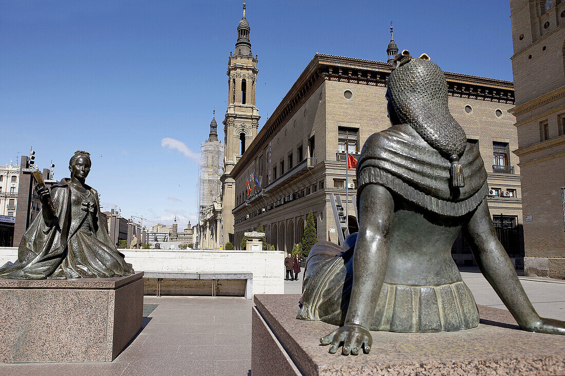 Goya-Denkmal, Basilika und Platz Nuestra Señora del Pilar, Zaragoza. Aragón, Spanien