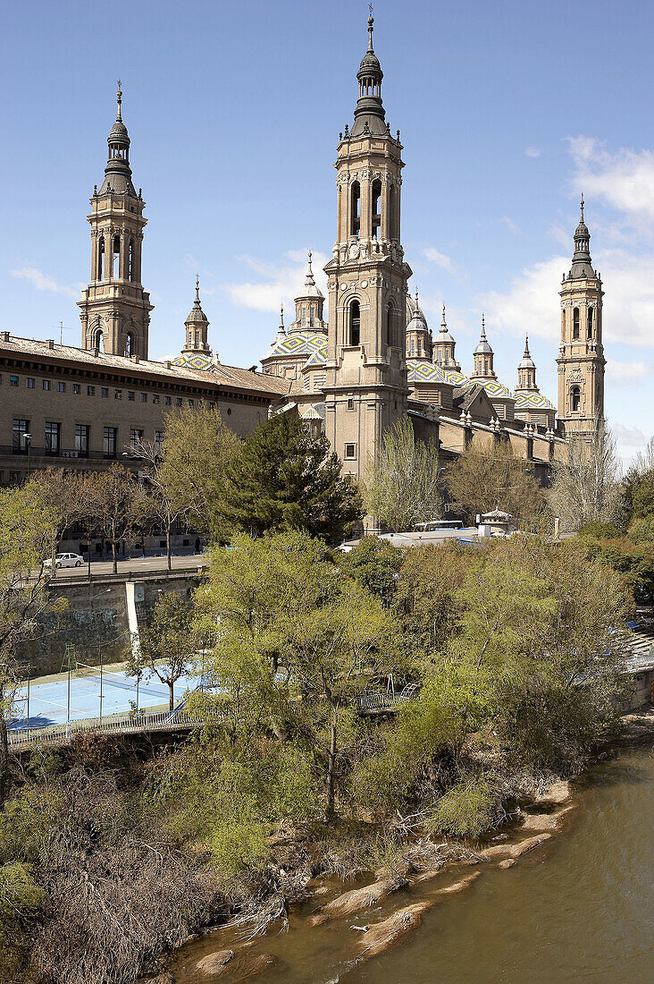 Basilika Nuestra Señora del Pilar und Fluss Ebro, Zaragoza. Aragón, Spanien