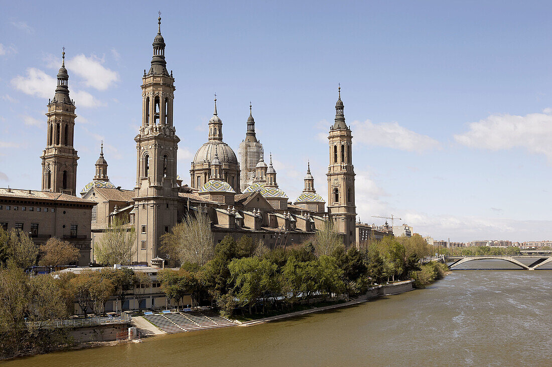 Basilika Nuestra Señora del Pilar und Fluss Ebro, Zaragoza. Aragón, Spanien