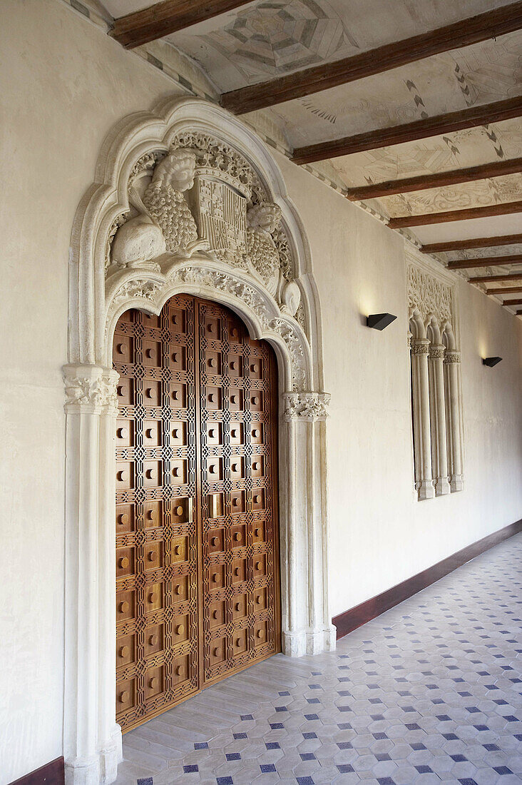 Palacio de la Aljafería, arabischer Palast aus dem 11. Jahrhundert, beherbergt die Cortes de Aragón (autonomes Parlament). Zaragoza. Aragón, Spanien