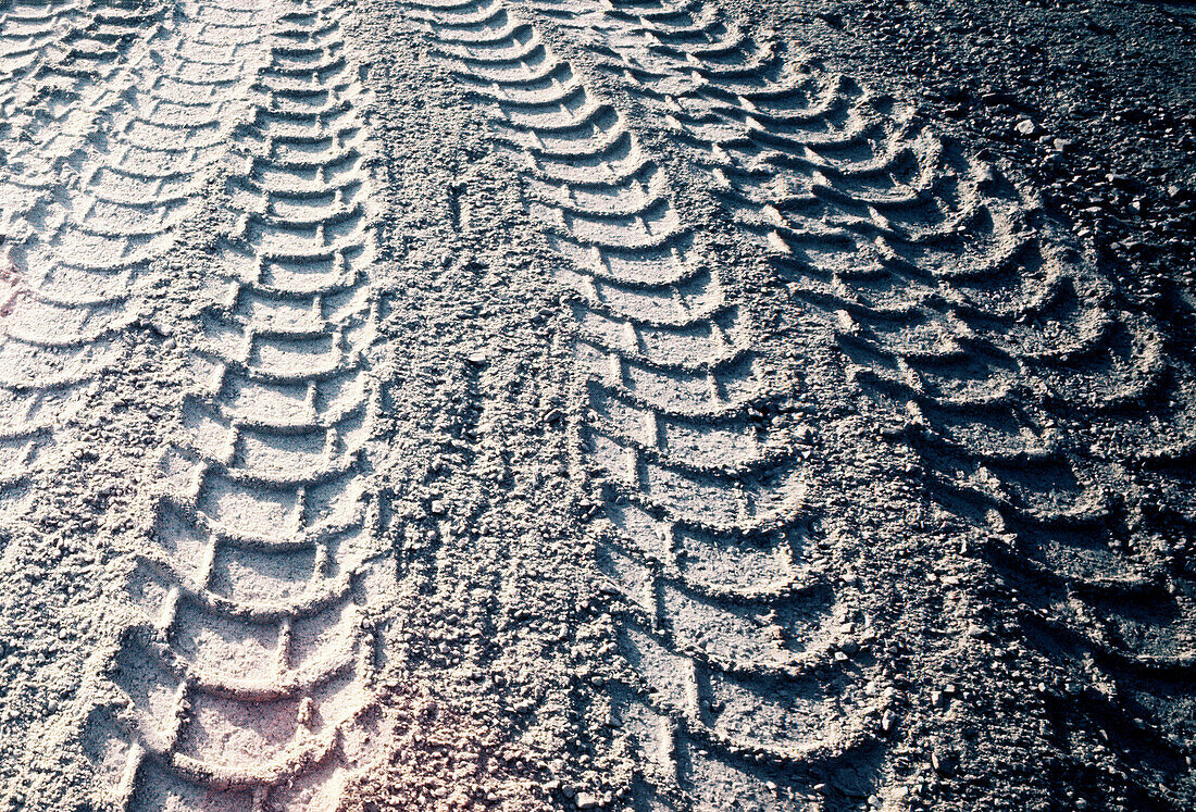  Abstract, Background, Backgrounds, Color, Colour, Daytime, Detail, Details, Earth, Exterior, Ground, Grounds, Horizontal, Monochromatic, Monochrome, Outdoor, Outdoors, Outside, Pattern, Patterns, Road, Roads, Special effects, Surface, Surfaces, Tire, Tir