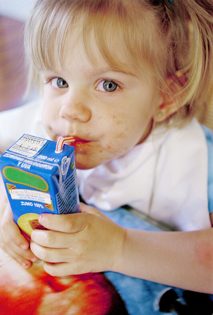 up, Close-up, Closeup, Color, Colour, Dirty, Drink, Drinking, Drinks, Fair-haired, Female, Food, Fru