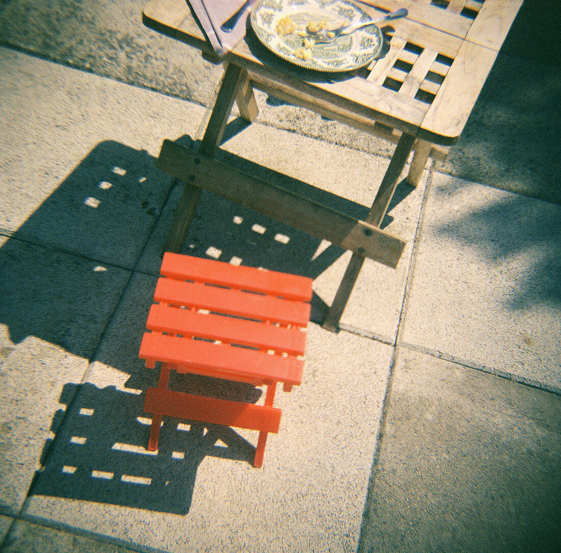  Absence, Absent, Cafe terrace, Cafe terraces, Color, Colour, Concept, Concepts, Daytime, Empty, Exterior, Ground, Grounds, Nobody, Outdoor, Outdoor cafe, Outdoor cafes, Outdoors, Outside, Pavement, Pavements, Red, Restaurant, Restaurants, Shadow, Shadows