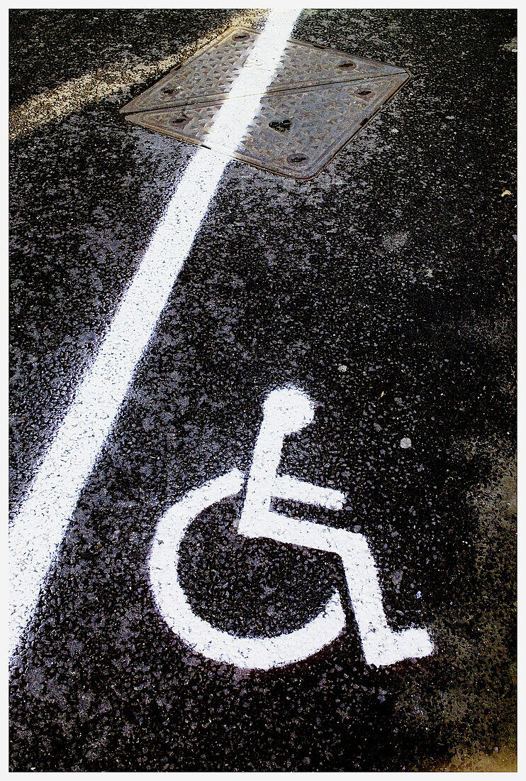  Außen, Behinderte, Behindertenparkplatz, Behinderter, Beschränkung, Beschränkungen, Boden, Böden, Detail, Details, Eingeschränkt, Farbe, Handikap, Konzept, Konzepte, Linie, Parking, Parkplatz, Parkplätze, Rollstuhl, Rollstühle, Symbol, Symbole, Tageszeit