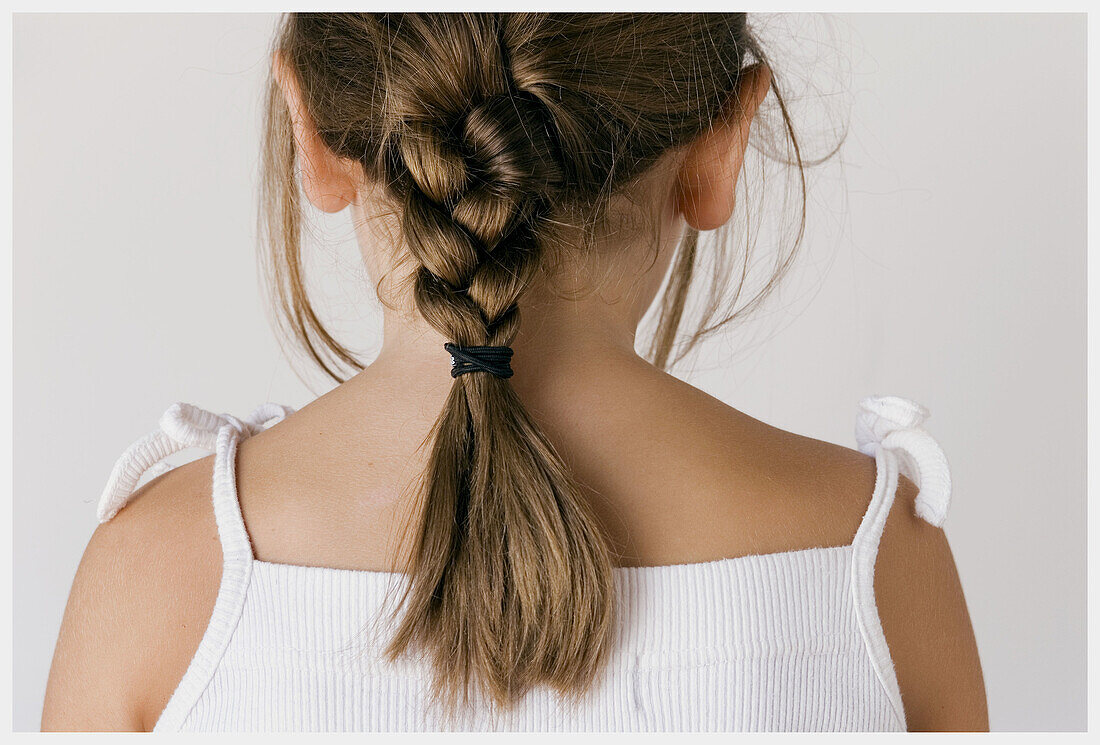  Back view, Braid, Braids, Child, Children, Color, Colour, Contemporary, Detail, Details, Female, Girl, Girls, Hair, Hairdo, Hairstyle, Human, Indoor, Indoors, Interior, Kids, Long hair, Long haired, Long-haired, One, One person, People, Person, Persons, 