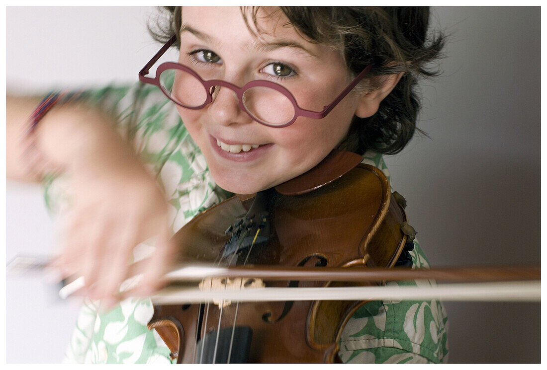 r, Contemporary, Eyeglasses, Facial expression, Facial expressions, Facing camera, Fiddle, Fiddles, Glasses, Grin, Grinning, Headshot, Headshots, Hobbies, Hobby, Human, Indoor, Indoors, Interior, Kid