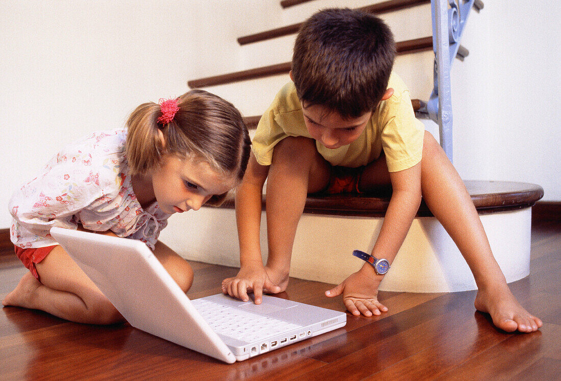 Caucasians, Child, Childhood, Children, Color, Colour, Computer, Computers, Contemporary, Families, Family, Female, Full-body, Full-length, Girl, Girls, Home, Horizontal, Human, Indoor, Indoors, Infan