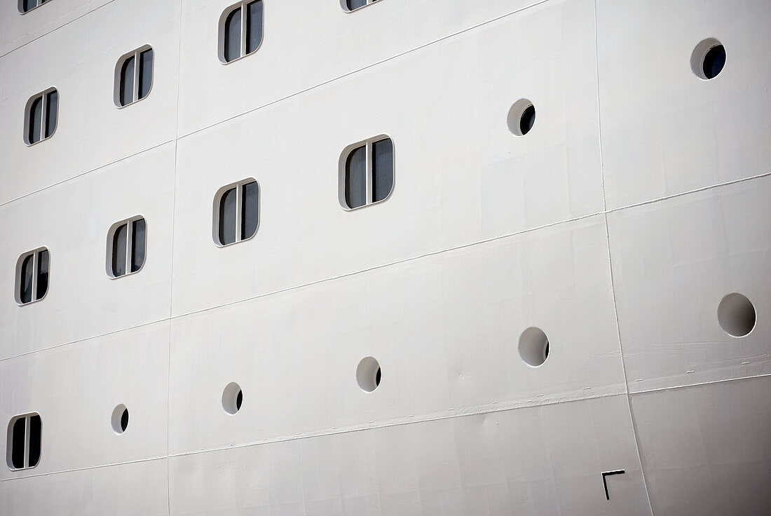  Color, Colour, Concept, Concepts, Cruise, Cruises, Daytime, Deck, Decks, Detail, Details, Exterior, Holiday, Holidays, Hull, Hulls, Navigation, Outdoor, Outdoors, Outside, Porthole, Portholes, Ship, Ships, Transport, Transportation, Transports, Travel, T
