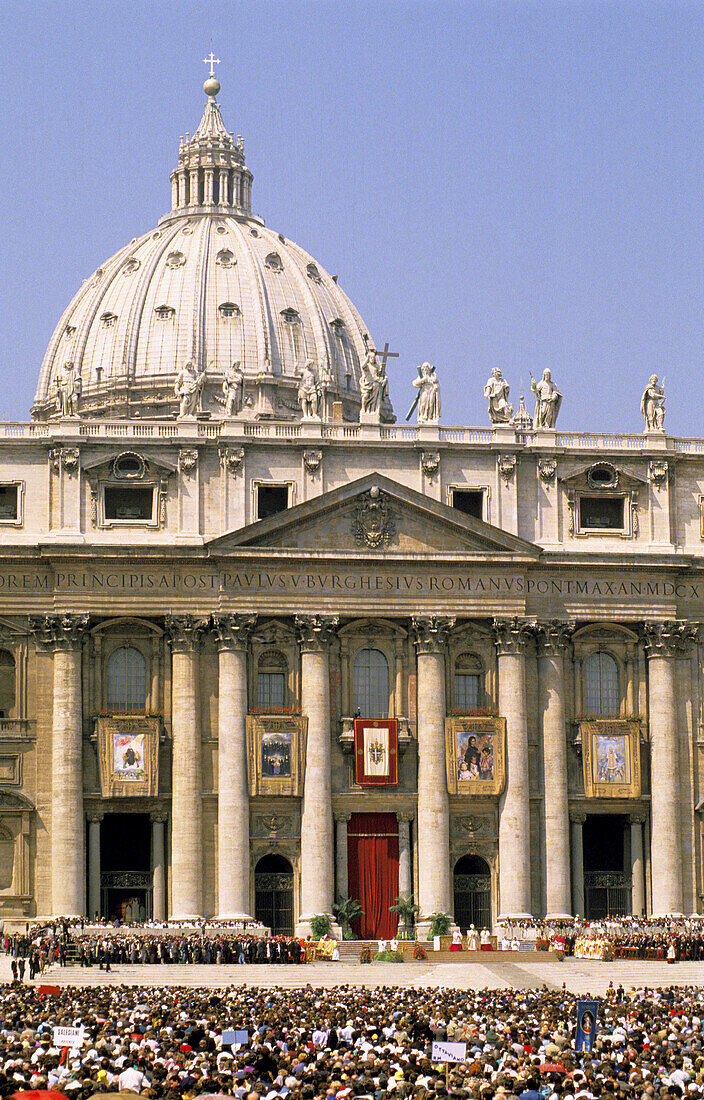 Sunday Pope blessing. St. Peter s Square. Vatican. Rome. Italy