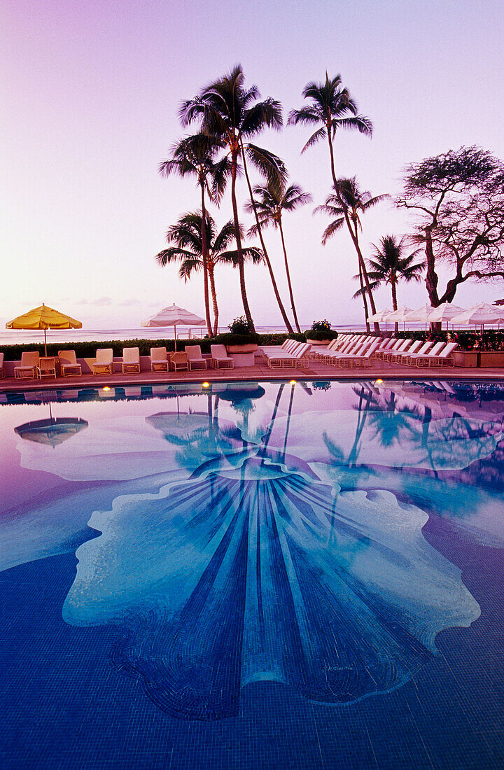 Dusk, Halekulani Hotel. Waikiki beach, Oahu, Hawaii. USA