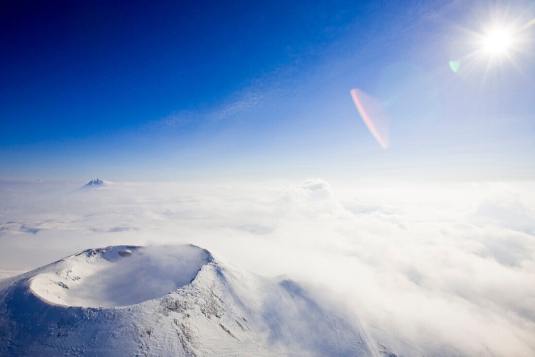Ein Vulkan Krater im Winter am Gipfel des Gorely Vulkans 1829m, Kamtschatka, Sibirien, Russland