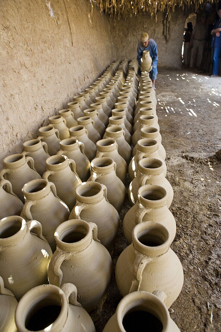 Ancestral pottery workshop near Maruza, between Qena and Luxor, using locally extract argil. Egypt