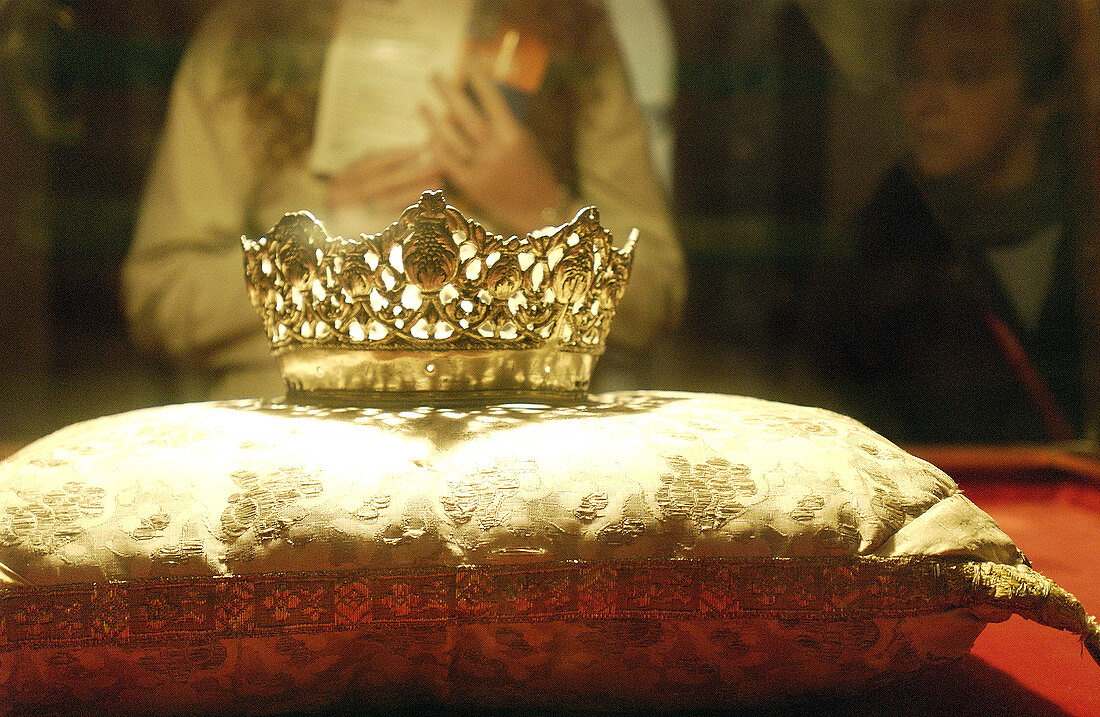 Crown of Queen Isabella the Catholic. Royal Chapel Museum at the Cathedral. Granada. Andalusia. Spain