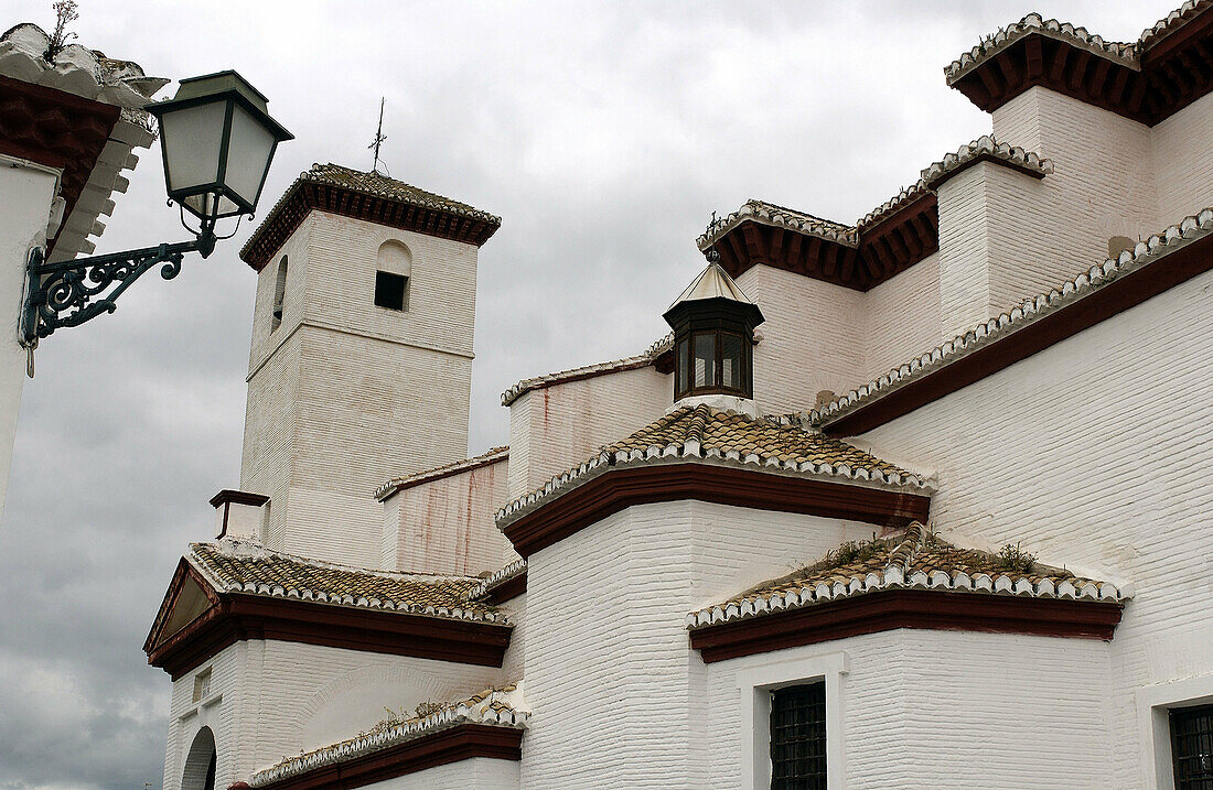 Kirche San Nicolás im Stadtviertel Albaicín. Granada. Spanien