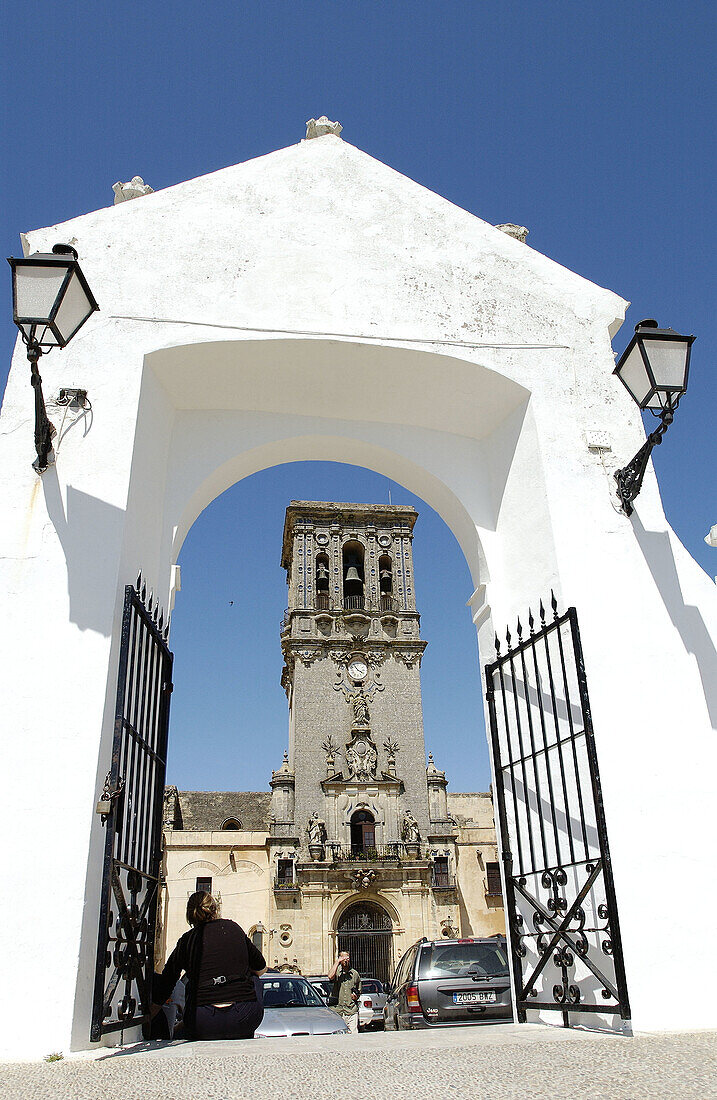 Plaza del Cabildo und Kirche Santa María. Arcos de la Frontera. Provinz Cádiz. Spanien