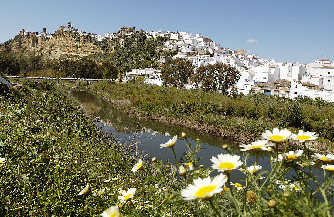 Fluss Guadalete und Arcos de la Frontera. Provinz Cádiz. Spanien