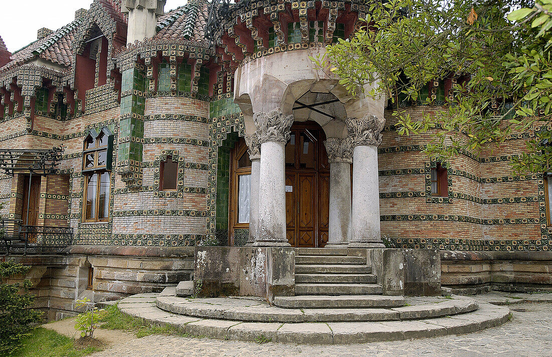 El Capricho von Gaudí (erbaut 1885). Comillas. Kantabrien, Spanien