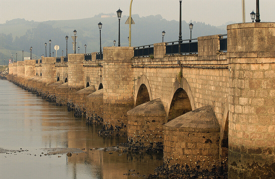 Puente de la Maza. San Vicente de la Barquera. Kantabrien, Spanien