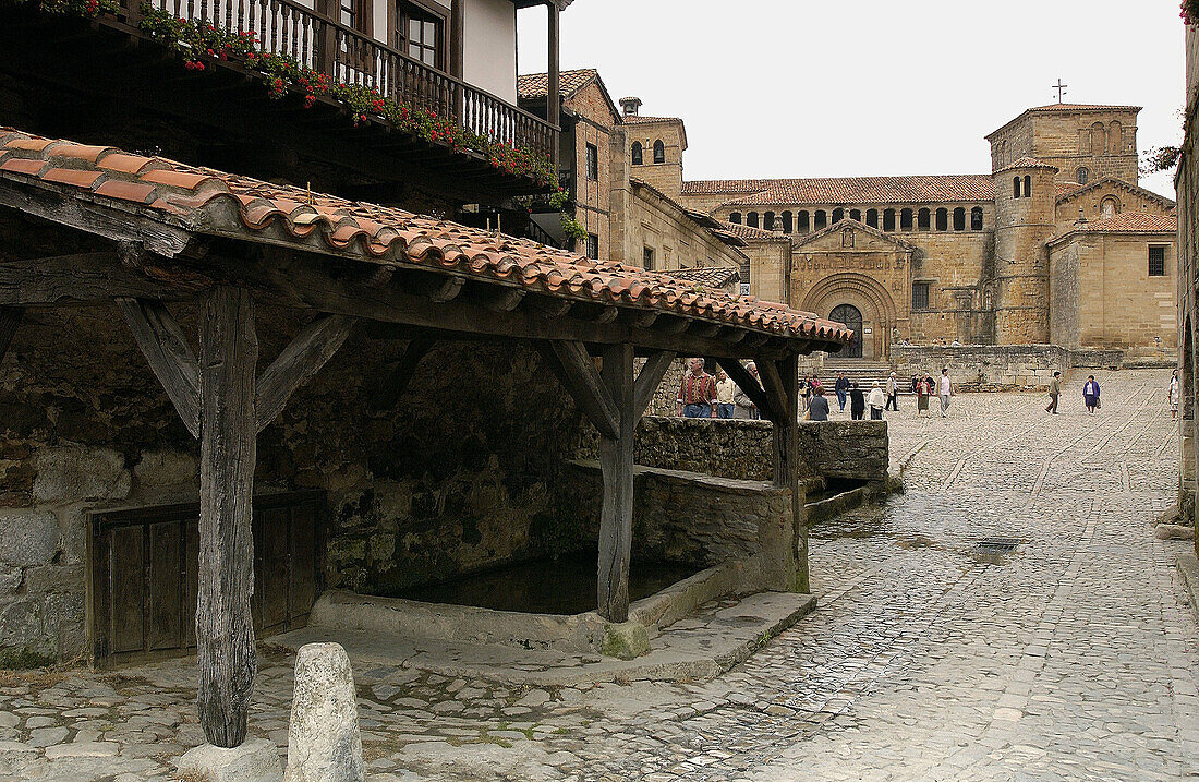 Romanische Stiftskirche. Santillana del Mar. Kantabrien, Spanien