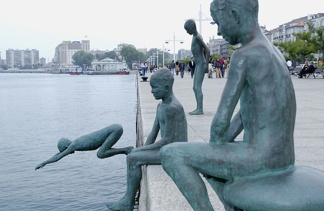 Los Raqueros-Statuen in der Muelle de Calderón. Santander. Spanien