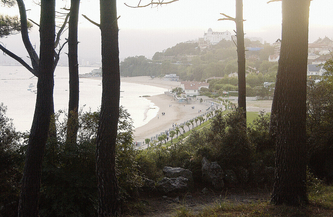 Playa de la Magdalena und Hotel Real im Hintergrund. Santander. Kantabrien. Spanien