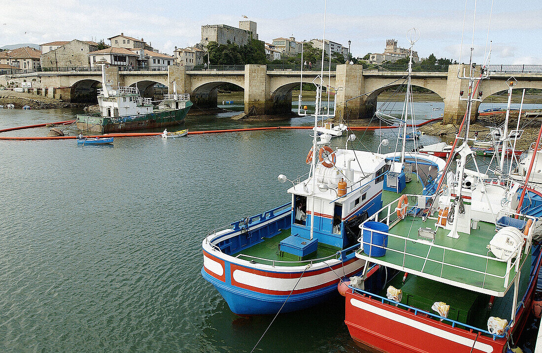 Ría de San Vicente. Fischereihafen. San Vicente de la Barquera. Kantabrien. Spanien