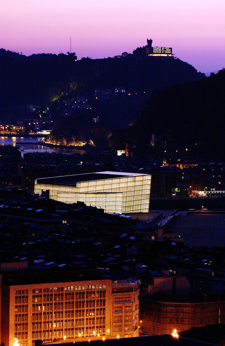 Kursaal und Monte Igeldo. Bahía de la Concha. San Sebastian (Donostia). Guipuzcoa. Baskenland. Spanien