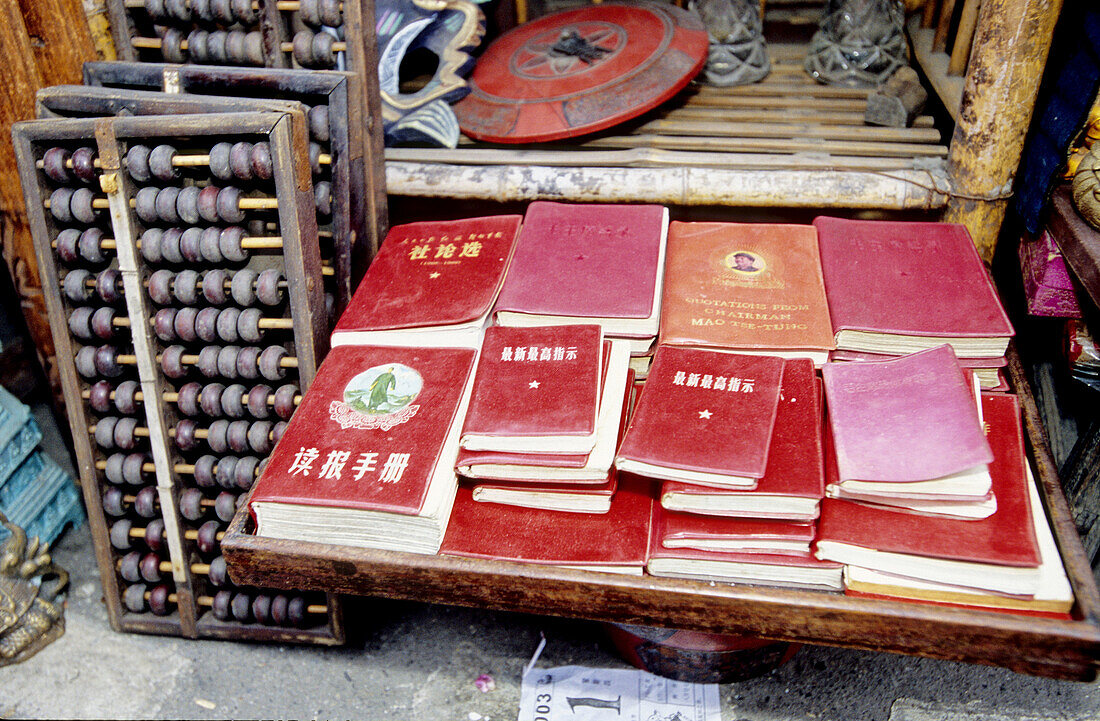 Abacus and used Mao Ze Dong s little red books at Dongtai Road antiques market. Shanghai. China