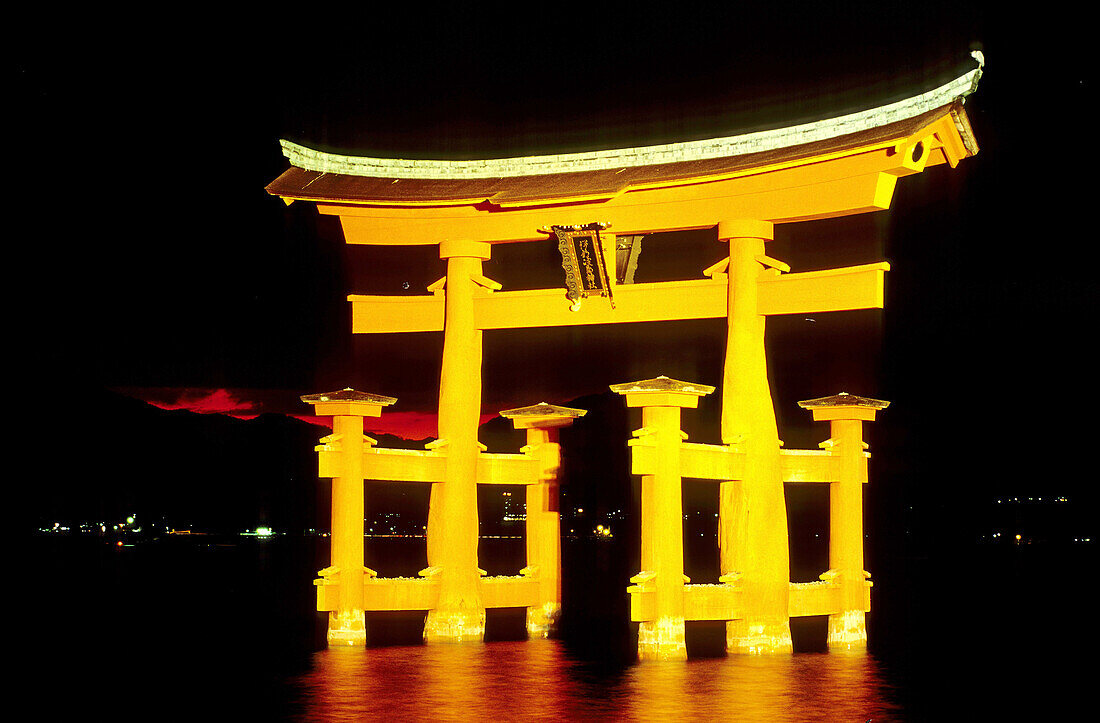 The Miyajima island, 20 Km south of Hiroshima, shelters the important shrine of Itsukushima, founded in the 9th century and famous for its wood portico (Torii), set up in the sea. Japan.