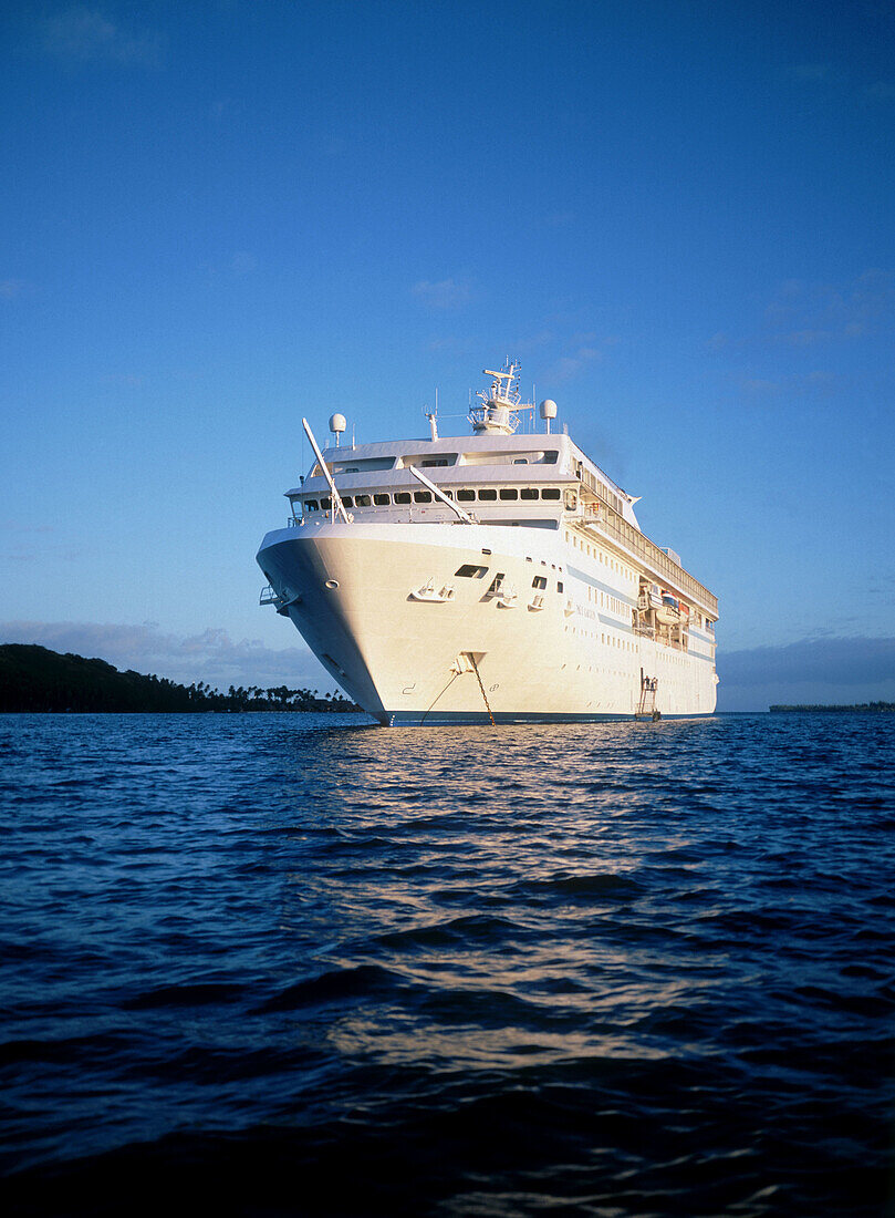 Windward islands. Cruise on the MS Paul Gauguin. French Polynesia.