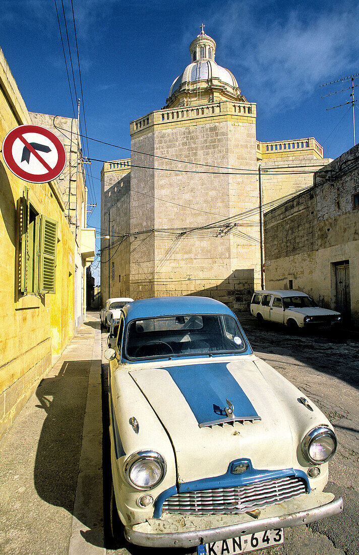 Old fashioned car and church. Mdina. Malta.