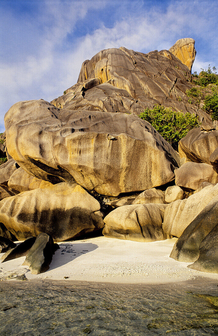 Anse Source d Argent beach and rocks. La Digue. Seychelles
