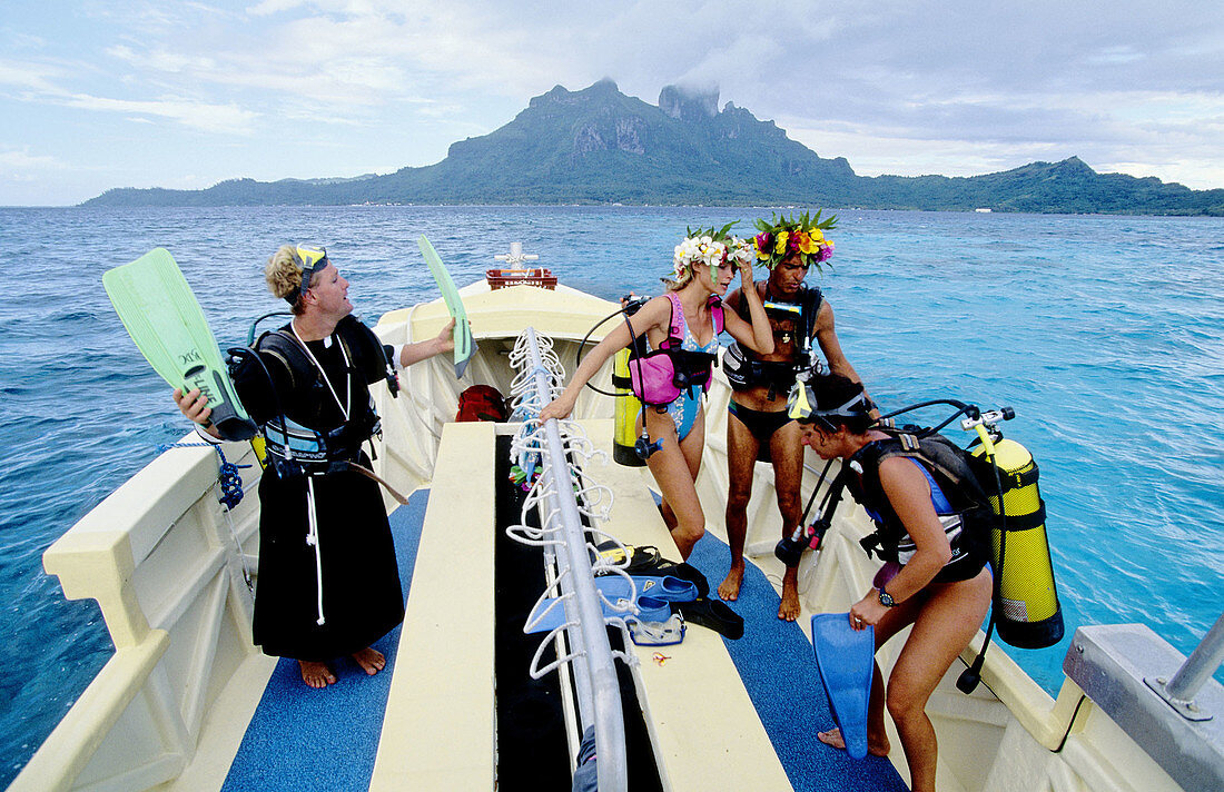 Funny undermarine wedding to be celebrated for professional divers. Bora Bora. Leeward islands. Society archipelago. French Polynesia (model released)