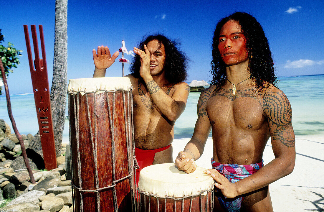 Musicians in a show for supposedly traditionnal weddings in the Tiki Village . Moorea island, close to Tahiti, in the Windward islands. Society archipelago. French Polynesia