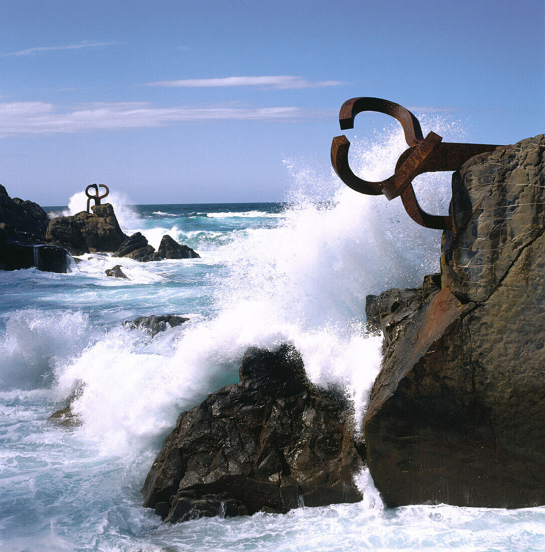 Peine de los vientos, Skulptur von Eduardo Chillida. San Sebastian. Spanien