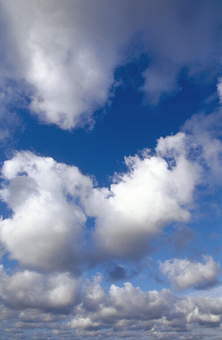 Ätherisch, Atmosphäre, Außen, Blau, Blauer Himmel, Endlos, Farbe, Fliegen, Flucht, Flüchtig, Glatt, Himmel, Hintergrund, Hintergründe, Landschaft, Landschaften, Licht, Luft, Natur, Raum, Ruhe, ruhig, sich Entspannen, Tageszeit, Traum, Unbegrenztheit, Une