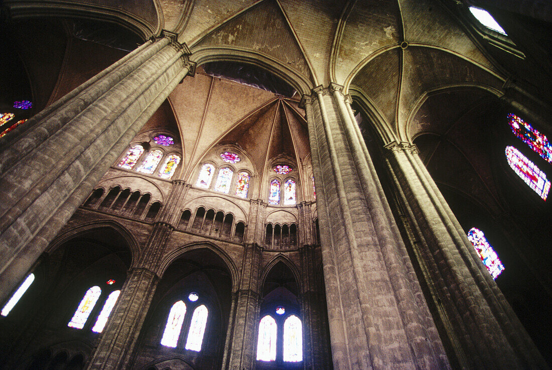 Innenausschnitt der gotischen Kathedrale von Saint-Étienne. Bourges. Frankreich